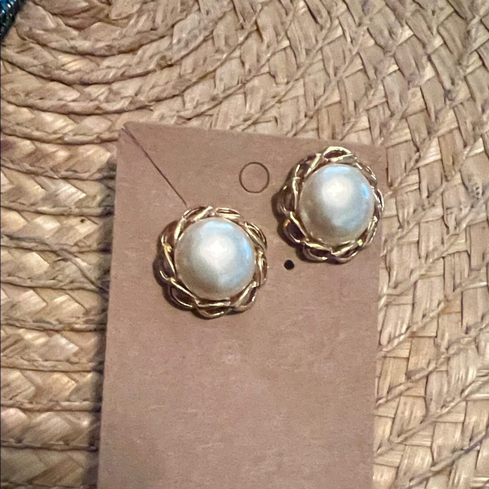 Elegant Gold and Cream Earrings